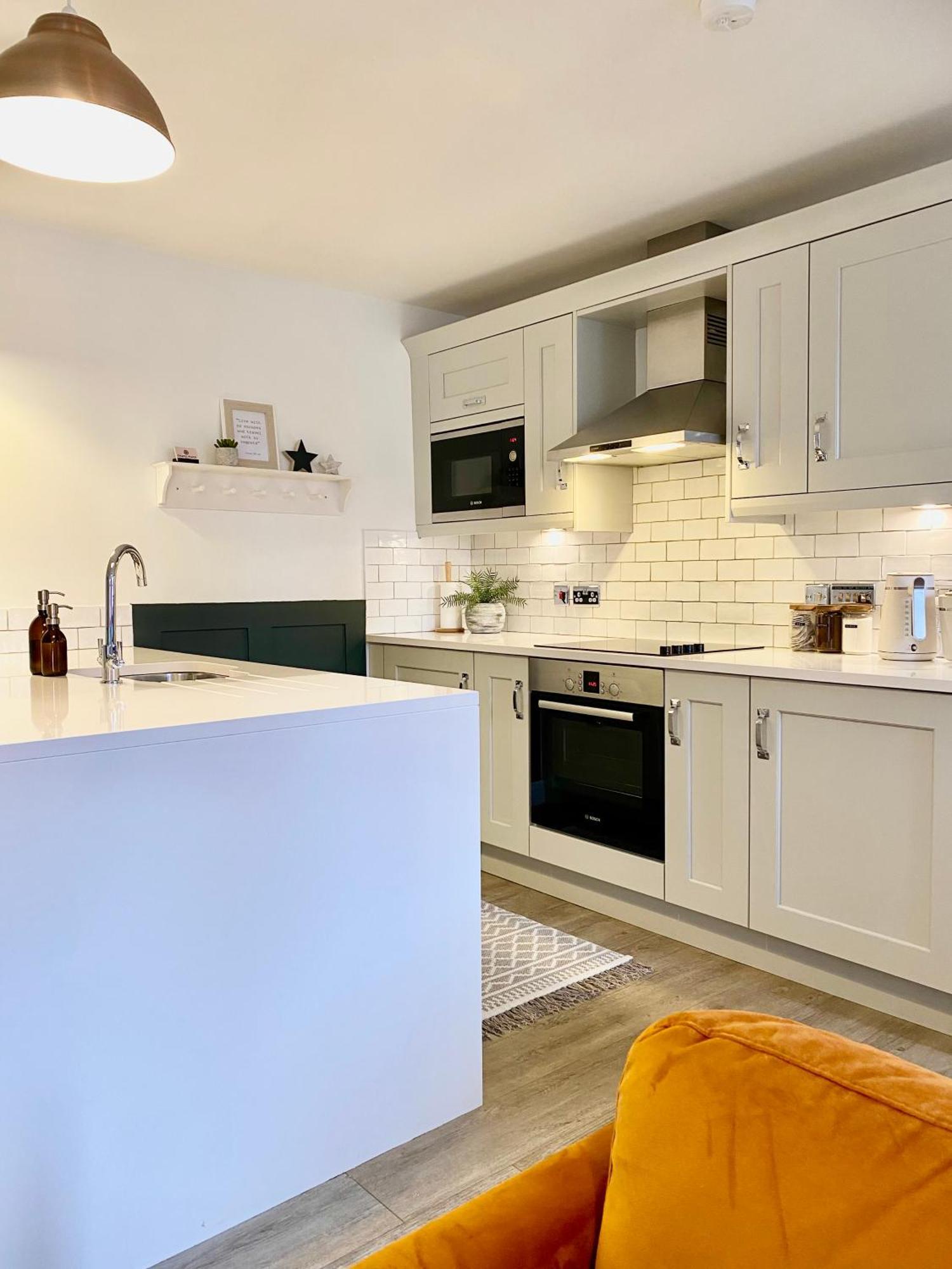 Boutique Chapel Apartment Within City Walls Честер Экстерьер фото